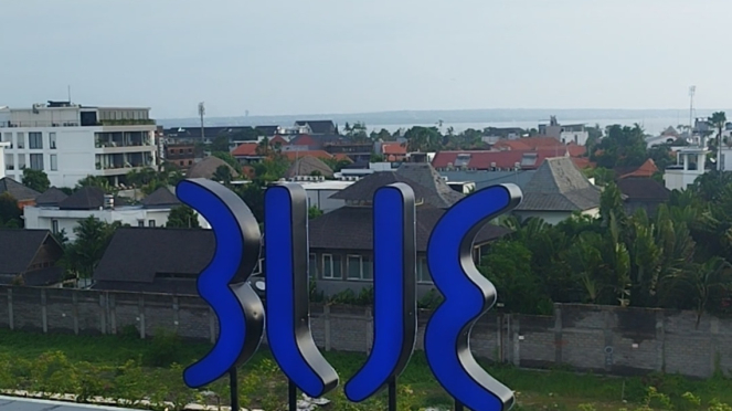 Pemandangan TUI Blue Berawa dari kolam tenang diroof top