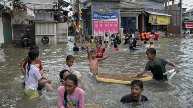 Banjir Rob Rendam Jakarta Utara Rt Dan Ruas Jalan Terdampak Pintu Air Siaga