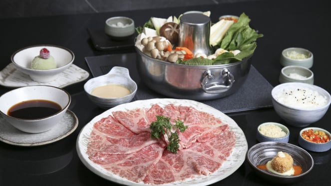 Servicio de shabu-shabu en el restaurante Kahyangan