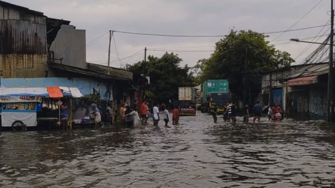 PT KAI Commuter mengumumkan bahwa sebanyak 19 perjalanan kereta rel listrik (KRL) terpaksa dibatalkan akibat genangan air yang meliputi jalur kereta di lintas Jakarta Kota-Tanjung Priok.