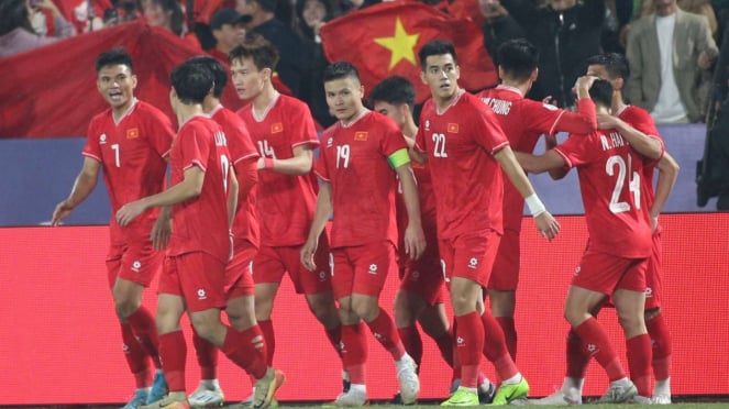 Los jugadores de la selección vietnamita celebran un gol contra la selección indonesia