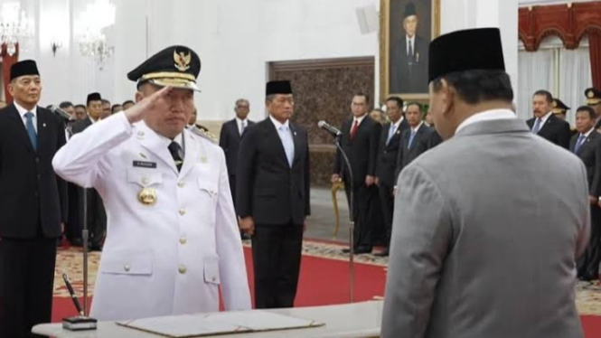 H muhidin memberikan penghormatan kepada Presiden Prabowo Subianto dalam proses pelantikan Gubernur Kalsel - Foto Dok Istimewa 