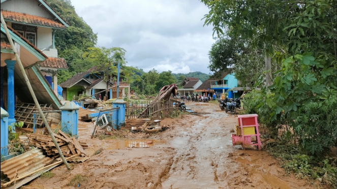 Dampak banjir bandang di Cikaso kabupaten Sukabumi