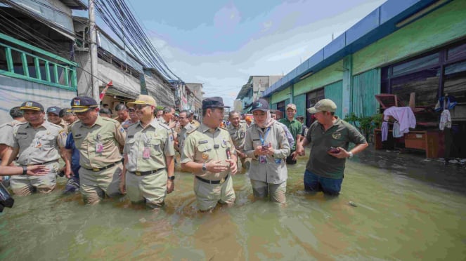 Pemprov Jakarta tinjau banjir rob di Pesisir Utara.