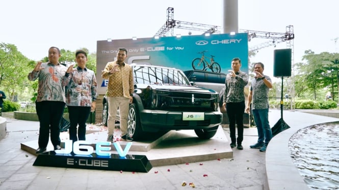 Chery J6 meluncur di Surabaya