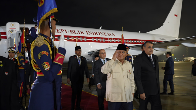 Presiden RI Prabowo Subianto tiba di Bandar Udara Internasional Kairo, Mesir (sumber: Biro Pers Sekretariat Presiden)