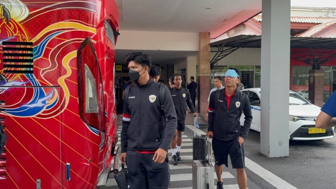 Marselino Ferdinan dkk tiba di Bandara Adi Soemarmo menjelang laga lawan Filipina.