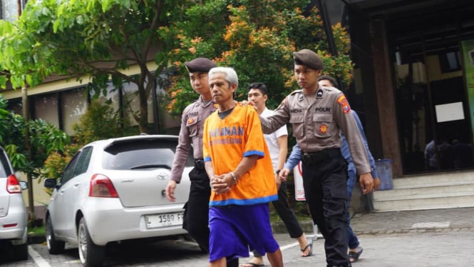 Tersangka predator anak ditahan di Markas Polresta Sidoarjo. (Istimewa)