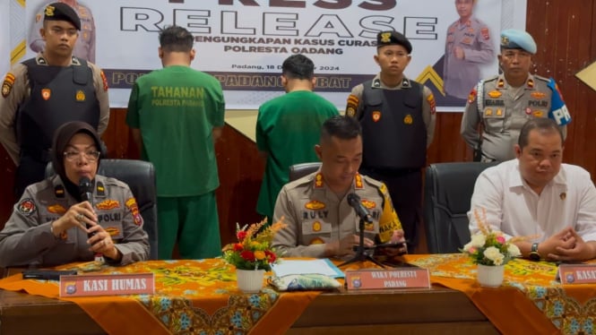 Dua tersangaka yang nyamar jadi Polisi