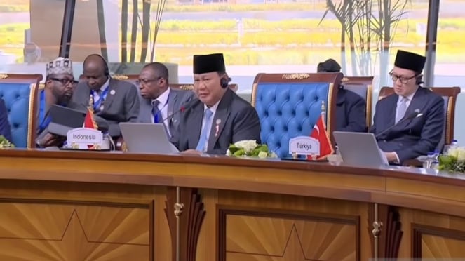 El presidente de Indonesia, Prabowo Subianto, pronunció un discurso en la cumbre del D-8