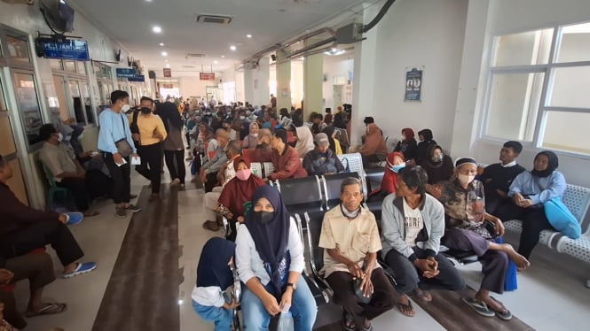 Pasien Poliklinik di RSUD Brebes membludak