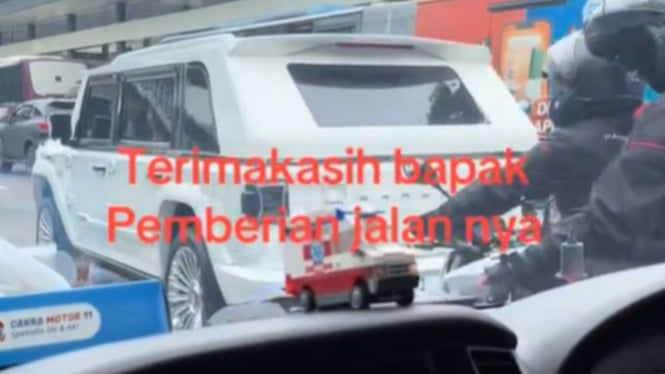 Viral! Rombongan Presiden Prabowo Kasih Jalan Ambulans