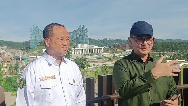 Deputi Bidang Pendanaan dan Investasi OIKN, Agung Wicaksono (kiri) dan Staf Khusus Kepala Otorita IKN Bidang Komunikasi Publik, Troy Pantouw (kanan)