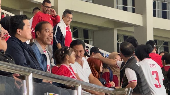 Jokowi ajak dua cucunya nonton laga Timnas lawan Filipina di Stadion Manahan, Solo