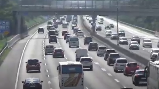 Arus kendaraan di Tol Jakarta-Cikampek