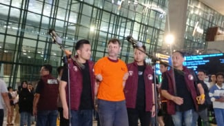 Usai Ditangkap di Thailand, Buron Bandar Narkotika Asal Ukraina Tiba di Bandara Soetta