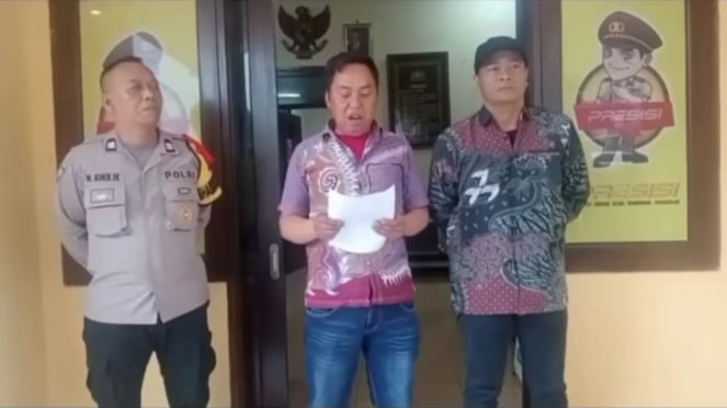 El jockey viral Cecep ha sido arrestado por la policía en la ruta alternativa de Puncak Bogor.