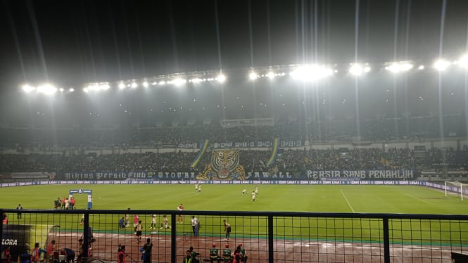 Atmosfer Stadion Gelora Bandung Lautan Api, Bandung (foto: Dede Idrus) 