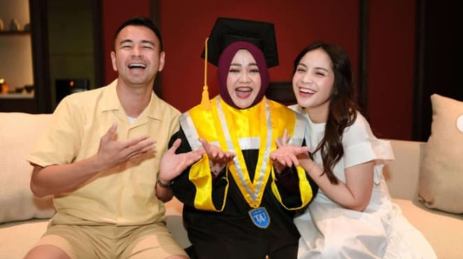 Raffi Ahmed y Nagita Slavina llevaron a Mbak Lala de vacaciones a Bali para celebrar su graduación.