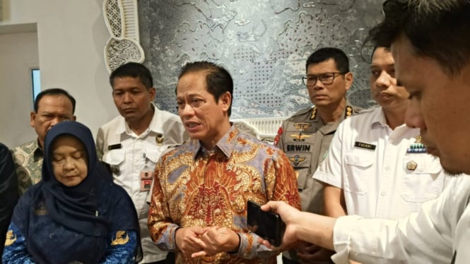 Menteri Lingkungan Hidup Hanif Faisol Nurofiq usai Rapat Koordinasi Hasil Pertemuan Conference of Parties (COP) ke-19 dari ASEAN Agreement on Transboundary Haze Pollution (AATHP) di Jakarta, Selasa, 24 Desember 2024.