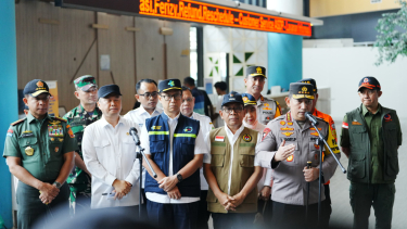 Kapolri Jenderal Polisi Listyo Sigit Prabowo memeriksa kesiapan Pelabuhan Merak.