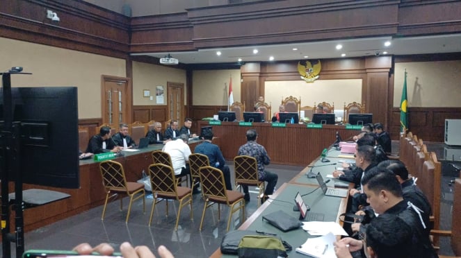 Tiga hakim Erintuah Damanik, Mangapul, dan Heru Hanindyo jalani sidang dakwaan kasus suap vonis bebas Ronald Tannur