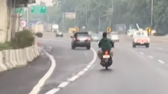 Viral motor masuk Jalan Tol