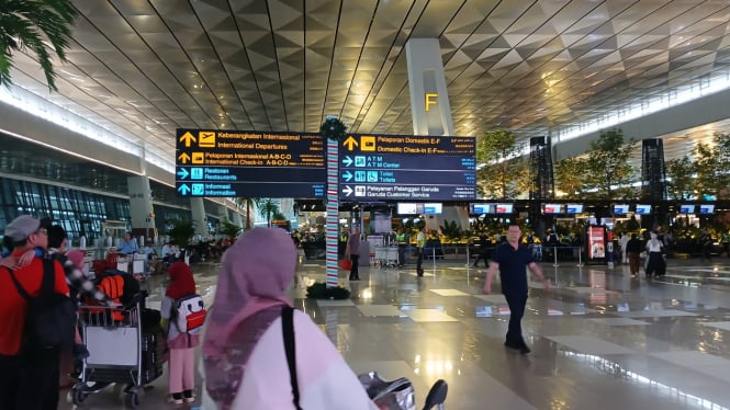 Pergerakan penumpang di bandara soetta