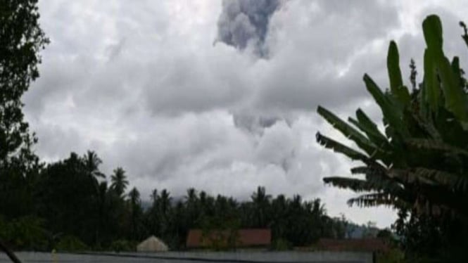 Gunung Ibu kembali erupsi pada Selasa (24/12/2024) sekitar pukul 10.32 WIT.