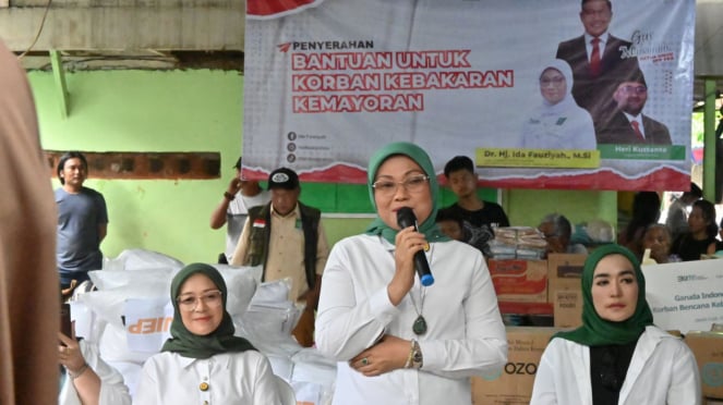 Anggota Komisi VI DPR RI Ida Fauziyah bersilaturahmi dan menyerahkan bantuan kep