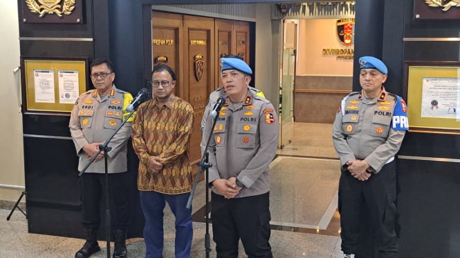 Kadiv Propam Polri, Irjen Pol Abdul Karim dalam konferensi pers perkembangan kasus pemerasan WNA Malaysia penonton DWP di Mabes Polri, Jakarta Selatan