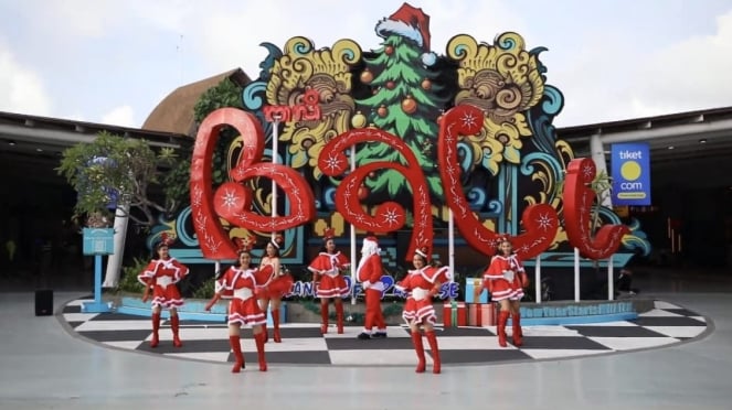 Nuansa Natal di Bandara Ngurah Rai Bali