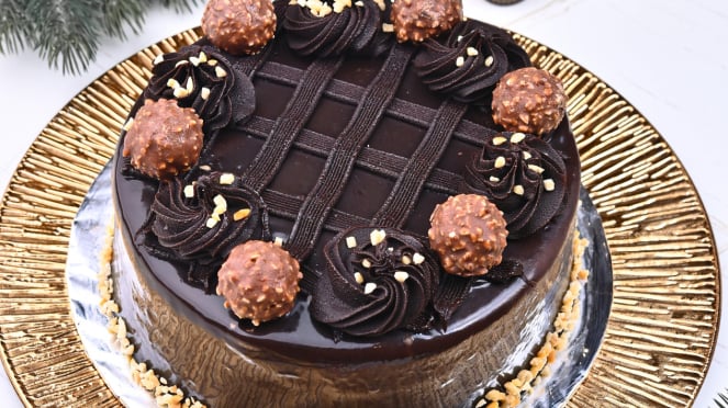 Pastel de chocolate con avellanas y piedra fría