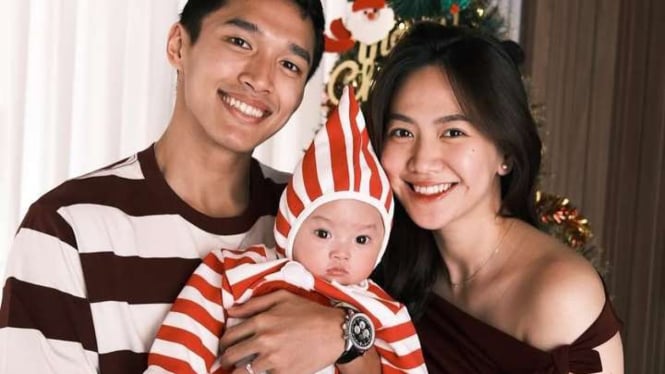 Momen Jonatan Christie rayakan Natal bersama anak dan istri