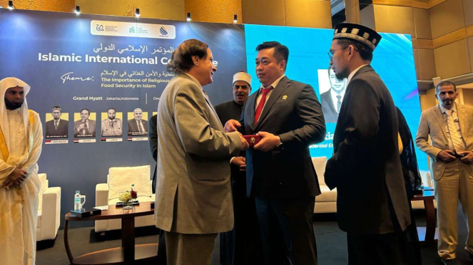 Setiawan Ichlas membuka Islamic Internasional Conference