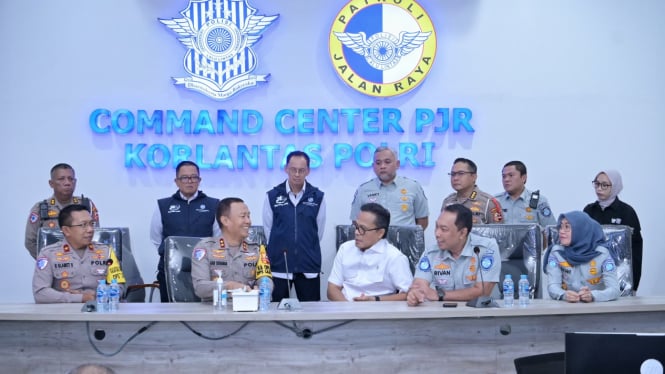 Wakil Menteri BUMN (Badan Usaha Milik Negara), Dony Oskaria, memantau arus libur Nataru yang dihadiri jajaran Korps Lalu Lintas Polri, Direksi PT Jasa Raharja dan Jasaraharja Putera, serta pemangku kepentingan terkait