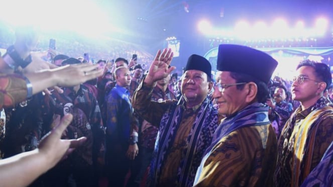 El presidente Prabowo Subianto con el ministro de Religión, Nasaruddin Umar, en GBK, Yakarta.