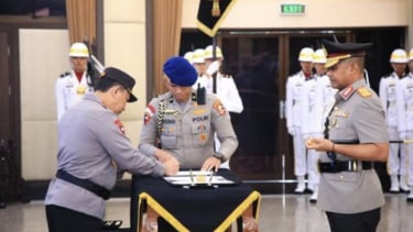 Kapolri Jenderal Polisi Listyo Sigit Prabowo melakukan rotasi jabatan sejumlah personel jajarannya