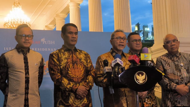 Menko Bidang Pangan, Zulkifli Hasan alias Zulhas usai Ratas di Istana Negara, Jakarta Pusat, Senin, 30 Desember 2024