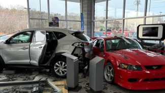 Hyundai Tucson Tabrak Diler, Mobil Langka Ini Jadi Korban