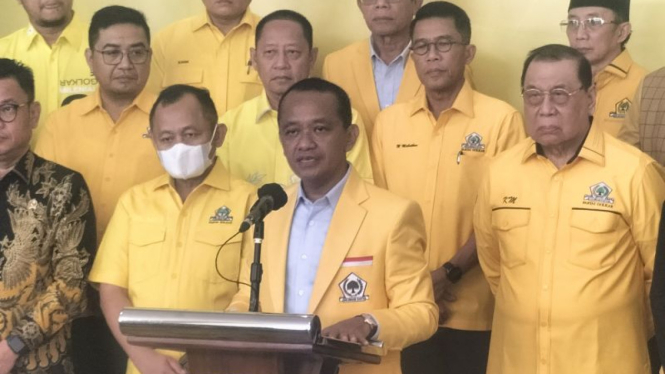 Ketua Umum Partai Golkar Bahlil Lahadalia di kantor DPP Golkar, Slipi, Jakarta Barat, Selasa, 31 Desember 2024.