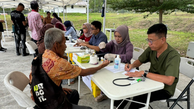 Layanan pengobatan gratis dan pemeriksaan kesehatan untuk warga Rempang-Galang