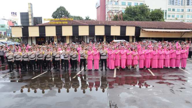 Upacara kenaikan pangkat di Polres Metro Depok