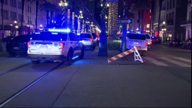 Mobil Polisi di Bourbon Street, New Orleans, lokasi mobil tabrak kerumunan warga