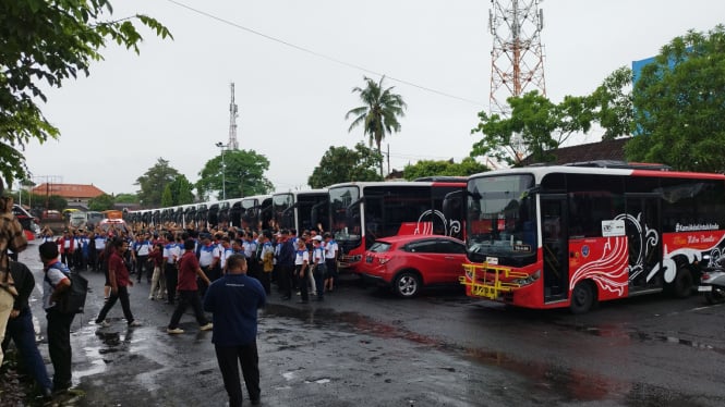 Tansportasi umum Trans Metro Dewata berenti beroperasi dan parkir di Terminal Ubung Denpasar dan Sentral Parkir Kuta.