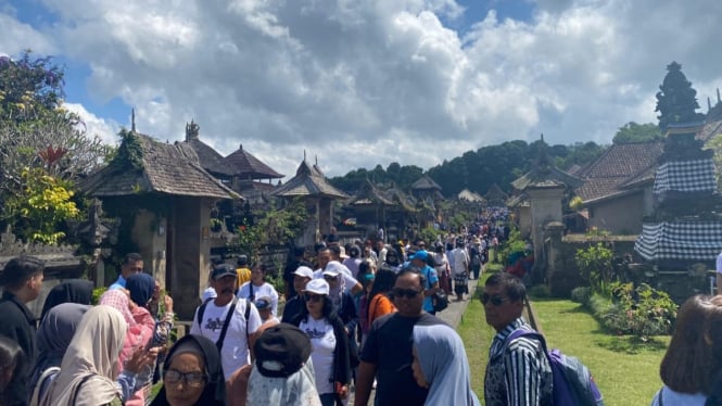 Moment Tahun Batu, wisatawan padati Desa Panglipuran Bali