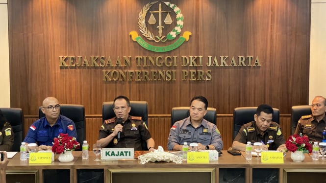 Kejaksaan Tinggi DKI Jakarta telah menetapkan tiga orang sebagai tersangka dalam kasus dugaan tindak pidana korupsi yang melibatkan Dinas Kebudayaan DKI Jakarta. 