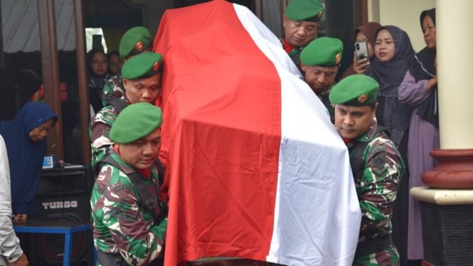 VIVA Militer: Prosesi pemakaman almarhum Mayor Much Jarot