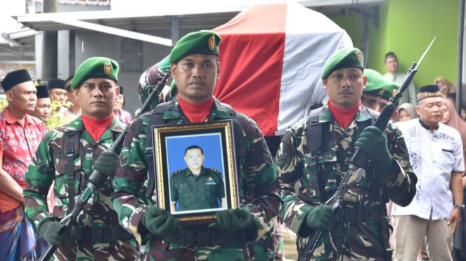 VIVA Militer: Prosesi pemakaman almarhum Mayor Much Jarot