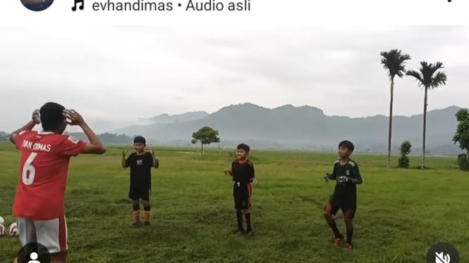 Evan Dimas Darmono Melatih Konsentrasi Anak-Anak (Sumber: IG Evan Dimas)